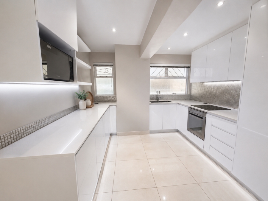 To Let 2 Bedroom Property for Rent in Sea Point Western Cape
